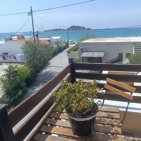 Ayerina First Floor Apartment อาร์ริลลาส ภายนอก รูปภาพ